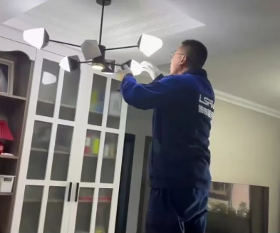 美好正發(fā)生④ | 鄭寶興：一個工具包，一顆責任心，他為萬家燈火保駕護航六年