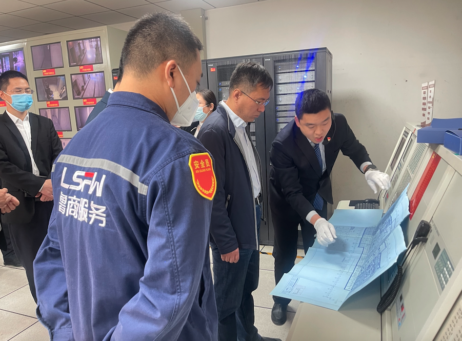 魯商服務(wù)黨委書記、董事長王忠武一行 蒞臨國奧城項目視察標(biāo)桿項目精細(xì)化管理落位工作